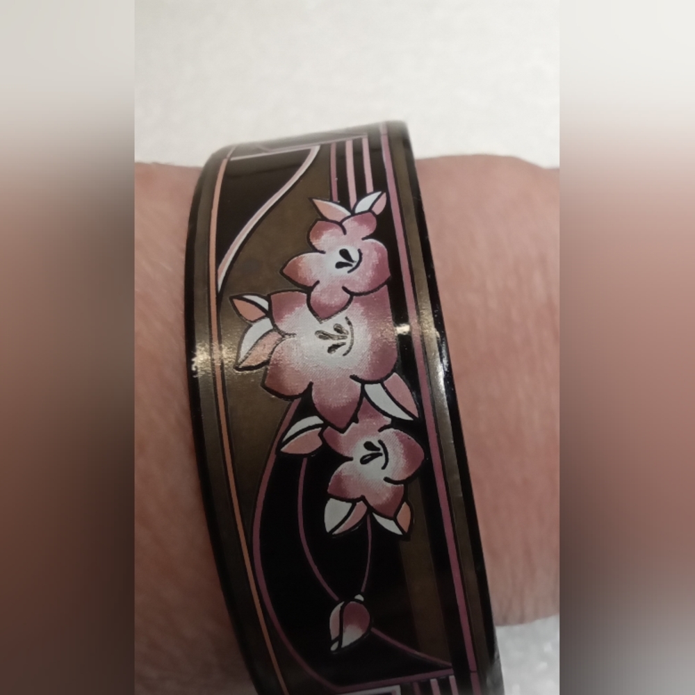 VINTAGE MICHAELA FREY Black Enamel Gold Tone Pink Flowers Bangle Bracelet Vienna